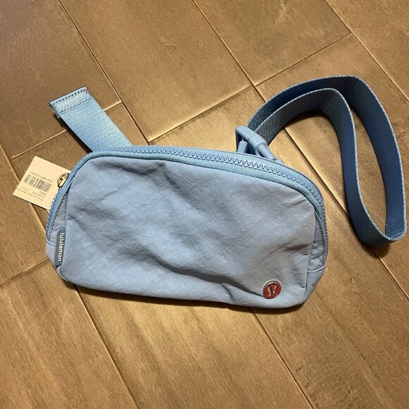NWT Lululemon Everywhere Belt Bag 1L Aero Blue - Picture 1 of 1
